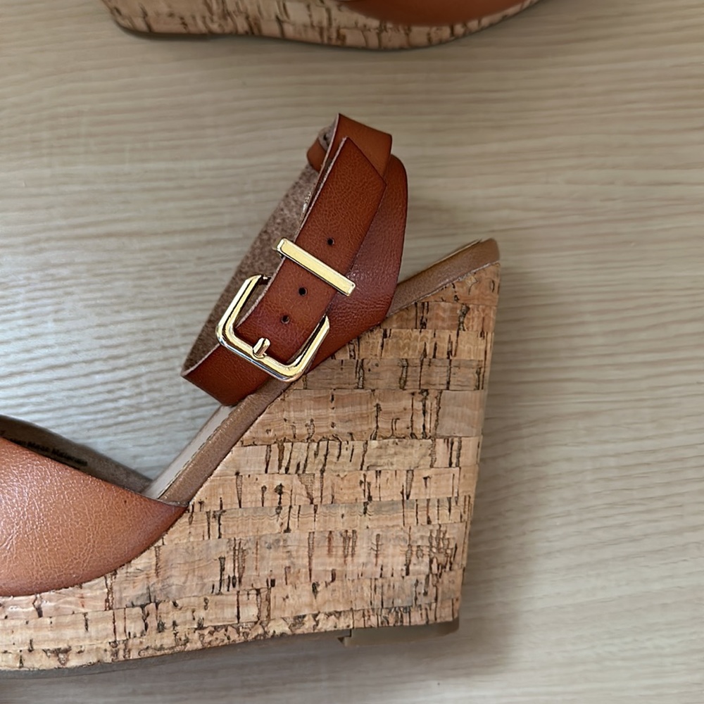 Express Cognac Tan Wedges 7 - Picture 14 of 16